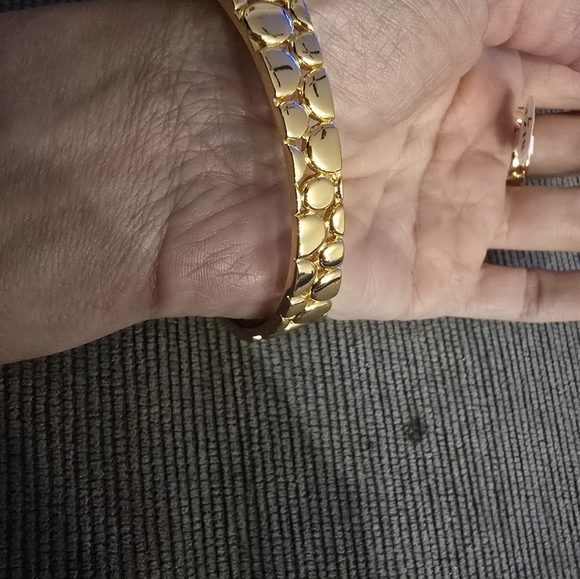 21kgp Dubai Jewelry Elegant Gold and Gemstone Bracelet and Ring Set - Picture 6 of 16